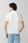 Camiseta crema clara tipo polo manga corta con botones
