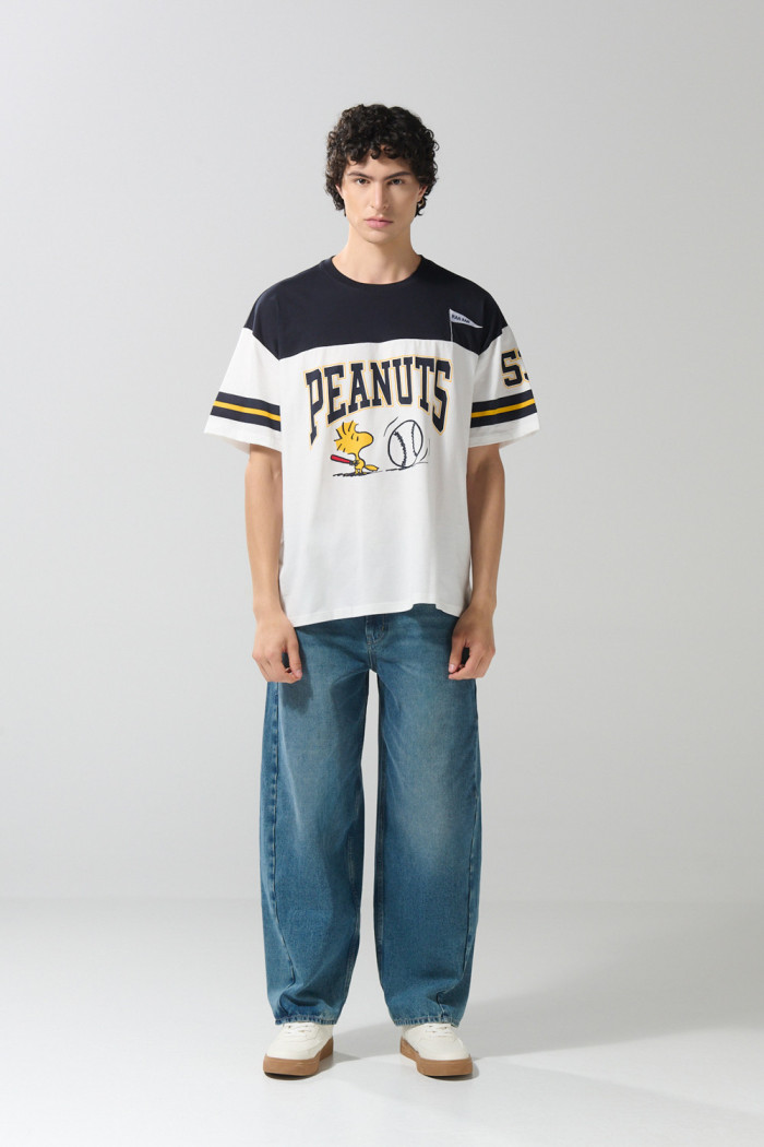 Camiseta oversize crema manga corta de Snoopy