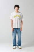 Camiseta a rayas crema oversize manga corta de Snoopy