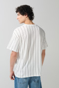 Camiseta a rayas crema oversize manga corta de Snoopy