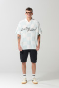 Camiseta crema a cuadros college oversize con cuello polo