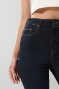 Jean azul intenso jegging ceñido con súper tiro alto