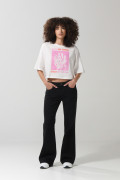Jean negro flare con bota ancha y tiro medio