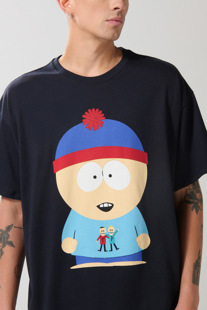 Camiseta azul manga corta con arte de South Park