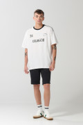 Camiseta crema oversize con arte college y manga corta