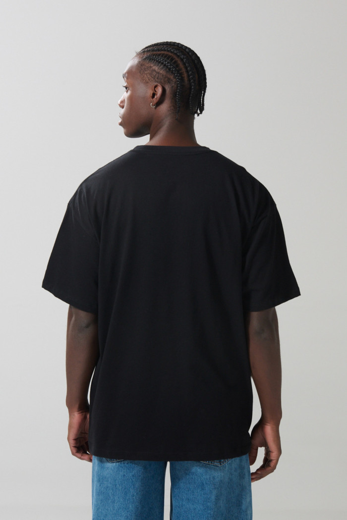 Camiseta negra oversize manga corta con arte de Star Wars