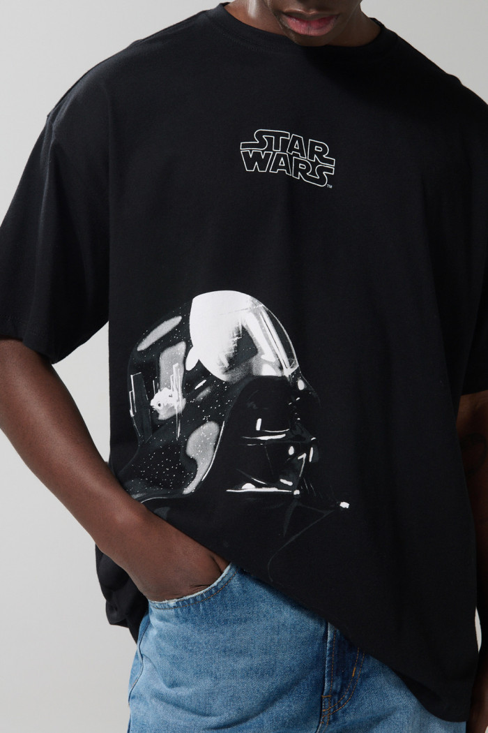 Camiseta negra oversize manga corta con arte de Star Wars