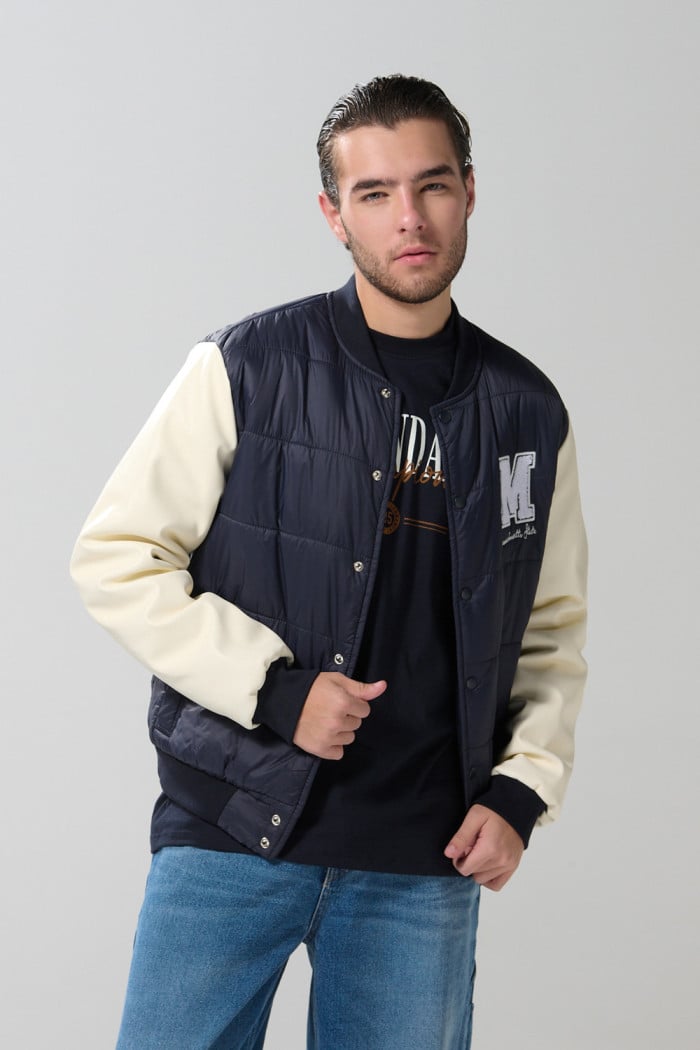 Chaqueta azul bomber college con mangas en contraste
