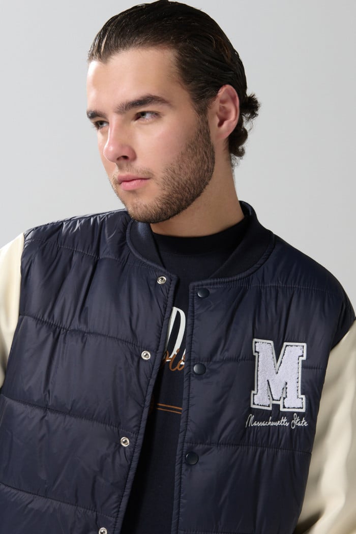 Chaqueta azul bomber college con mangas en contraste