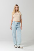 Camiseta acanalada kaki cuello redondo con arte college