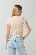 Camiseta acanalada kaki cuello redondo con arte college