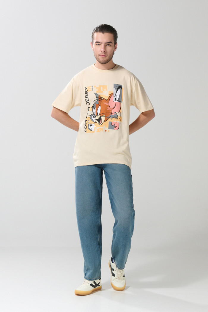 Camiseta kaki cuello redondo con diseño de Tom y Jerry