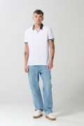 Camiseta crema clara polo con manga corta y botones