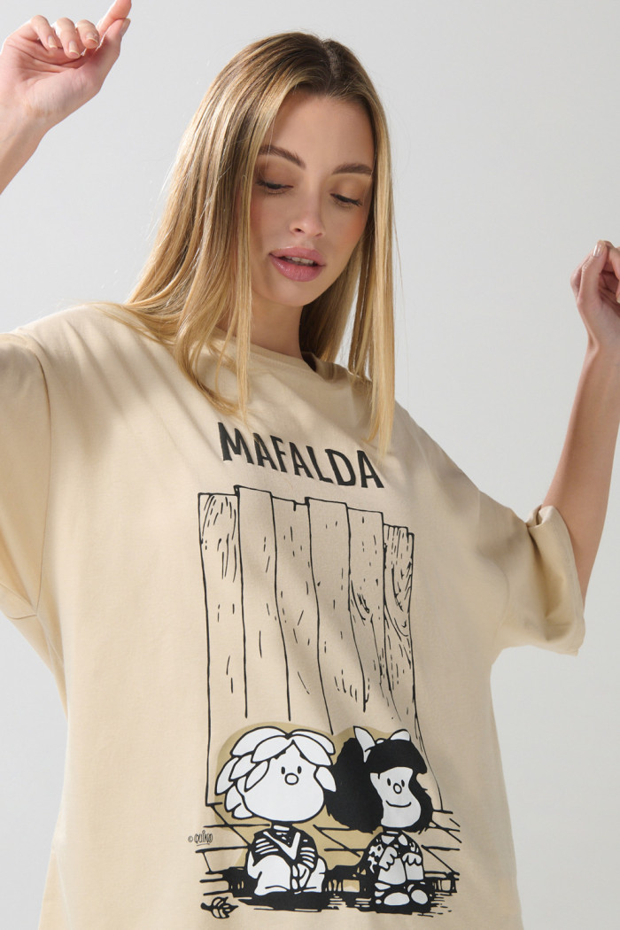 Camiseta de Mafalda oversize kaki clara manga corta