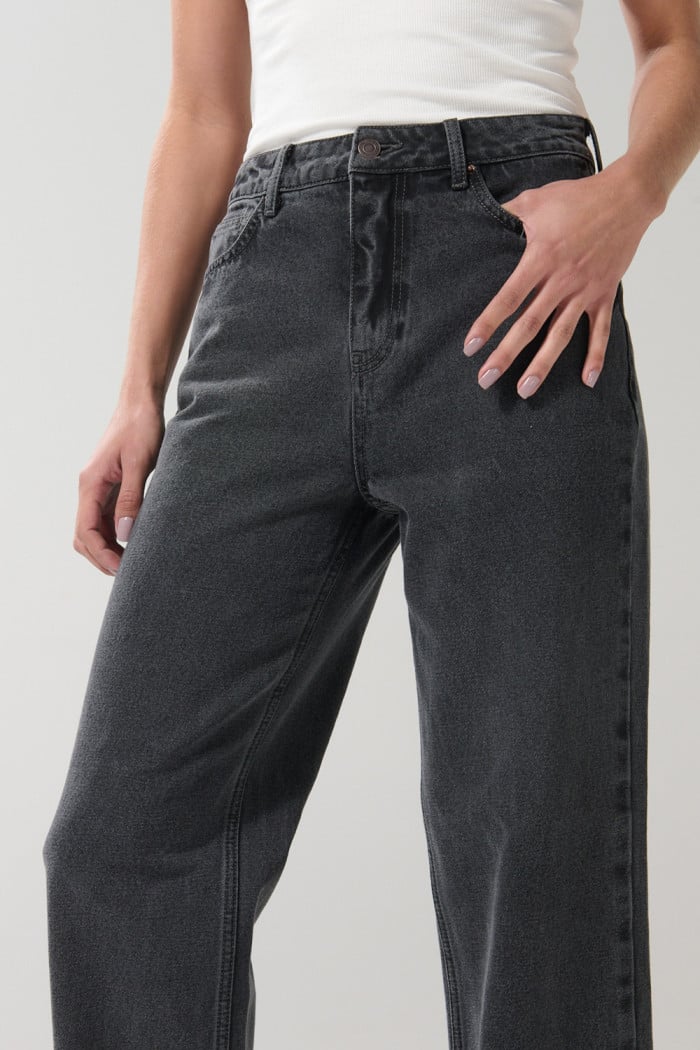 Jean 90´S bota recta gris oscuro tiro alto con bolsillos