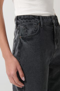 Jean 90´S bota recta gris oscuro tiro alto con bolsillos