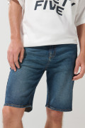 Bermuda slim azul oscura en jean con tiro bajo y bolsillos