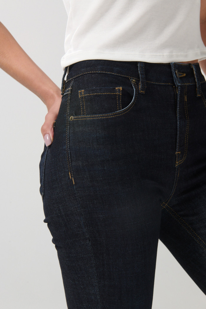 Jean tiro alto jegging azul intenso ceñido con cremallera