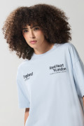 Camiseta oversize azul clara college con cuello redondo