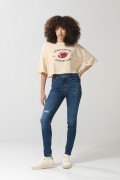 Camiseta crop top oversize kaki con estampado college