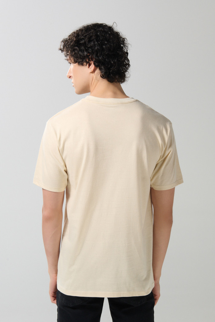 Camiseta kaki cuello redondo con arte de Félix el Gato