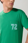 Camiseta college verde oscura manga corta con bolsillo