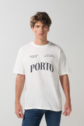 Camiseta college crema hombro rodado con manga corta
