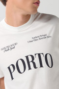 Camiseta college crema hombro rodado con manga corta