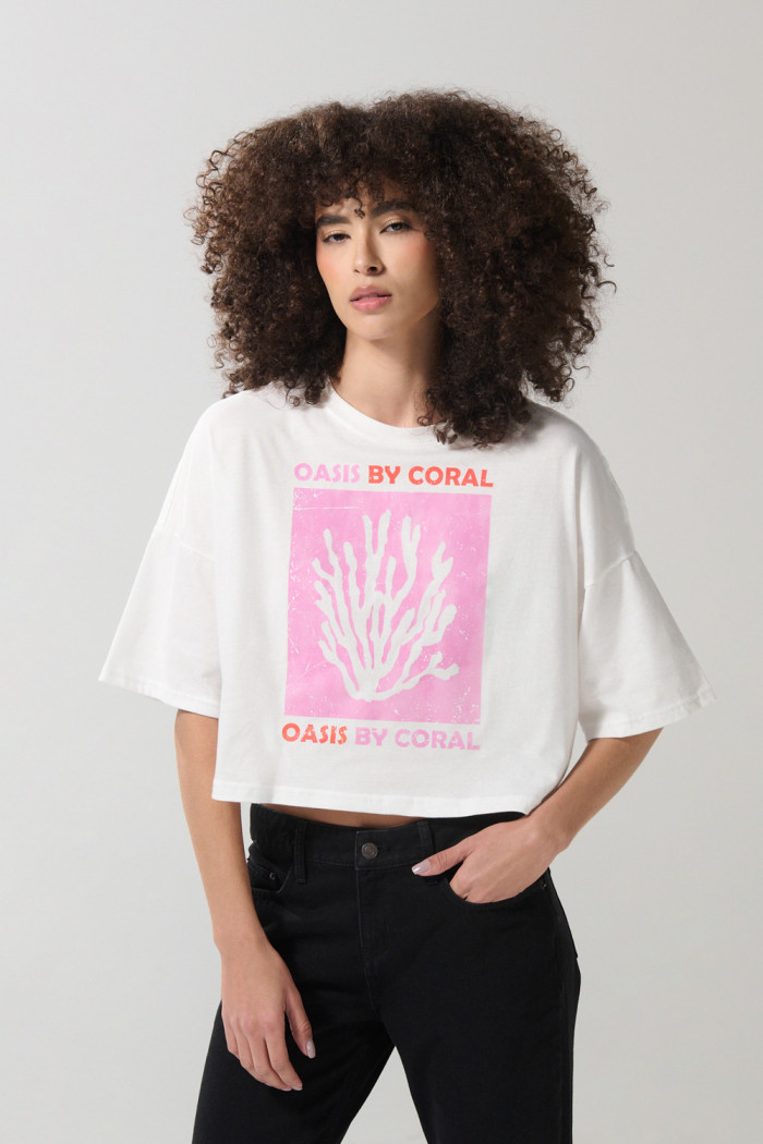 Camiseta crop top oversize unicolor con arte marino