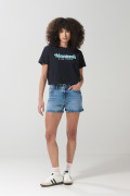 Camiseta azul intensa crop top con arte college delantero