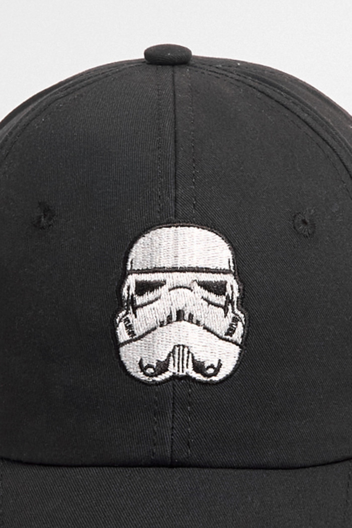 Cachucha beisbolera negra con bordado de Star Wars