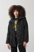 Chaqueta unicolor parka con cuello alto y capota