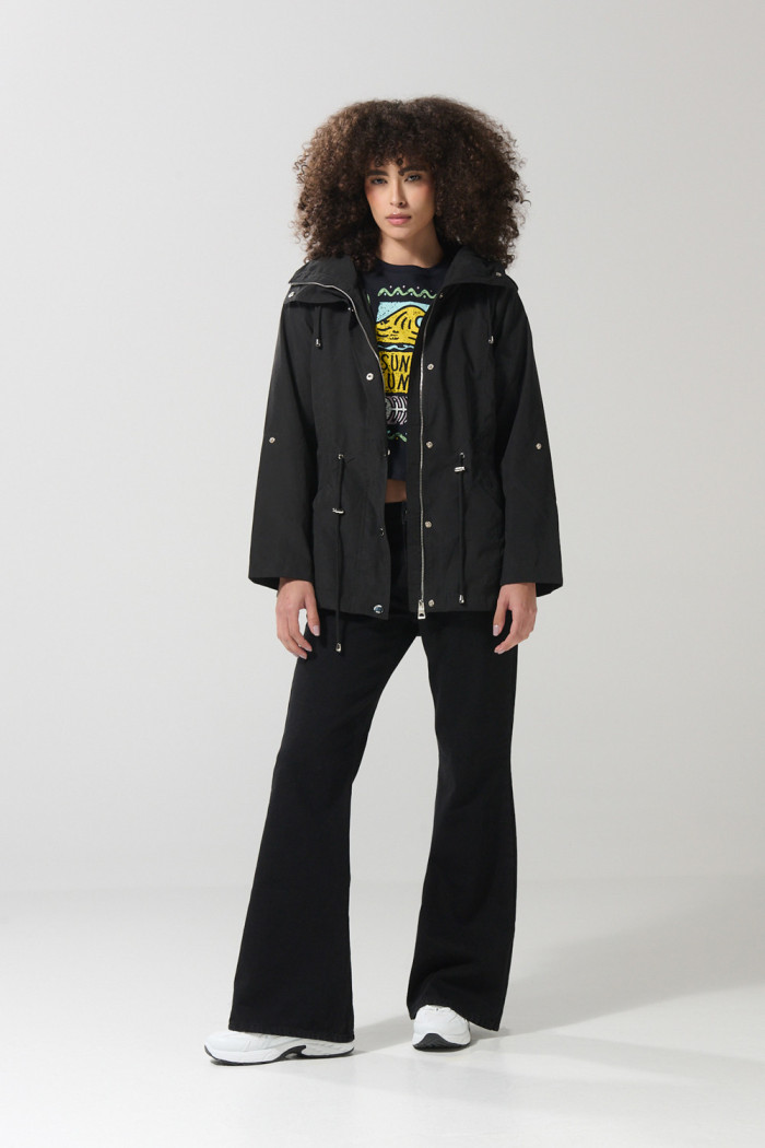 Chaqueta unicolor parka con cuello alto y capota