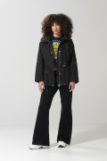 Chaqueta unicolor parka con cuello alto y capota