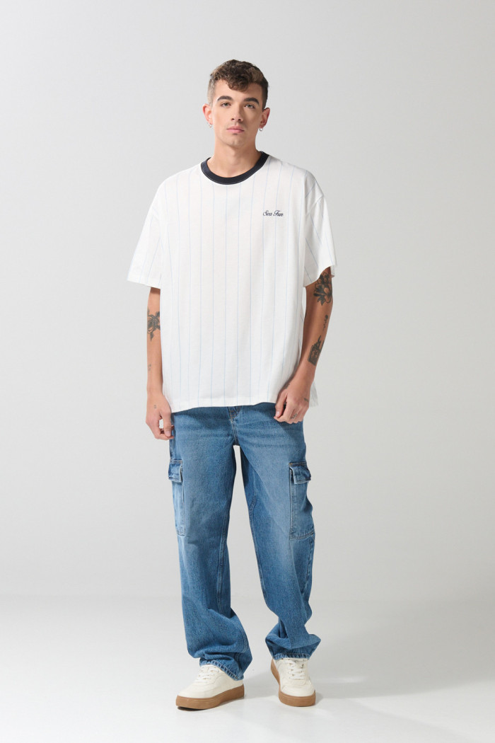 Camiseta crema manga corta oversize a rayas con arte marino