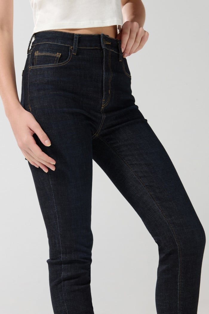 Jean azul intenso jegging ajustado con súper tiro alto