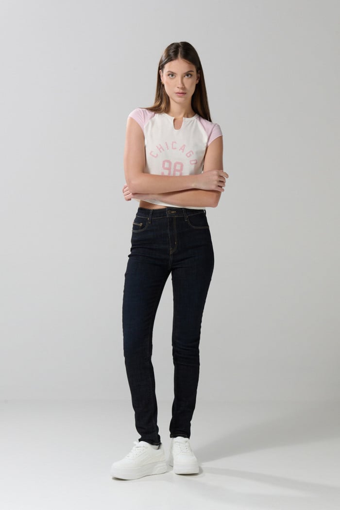 Jean azul intenso jegging ajustado con súper tiro alto