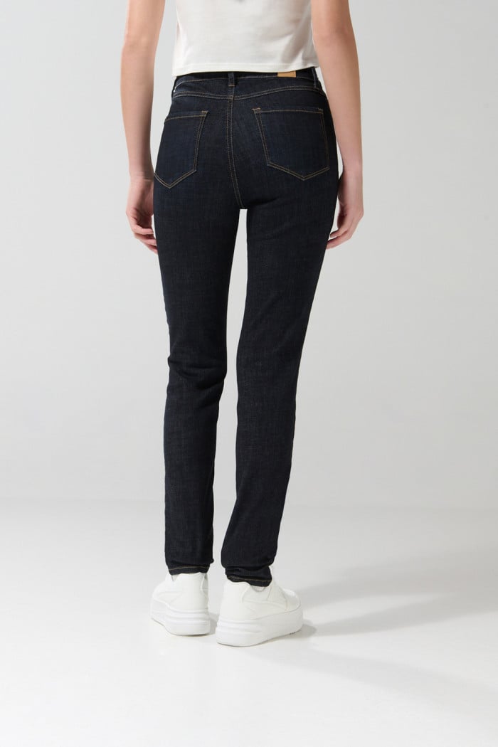 Jean azul intenso jegging ajustado con súper tiro alto
