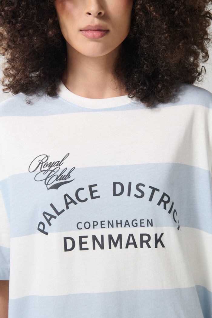 Camiseta college oversize crema con manga corta y franjas