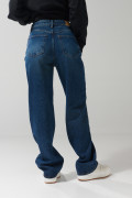 Jean azul oscuro tiro alto 90´S con bota recta y bolsillos