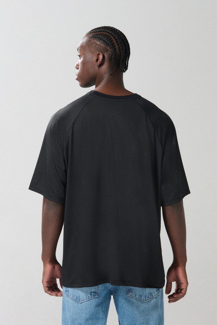 Camiseta manga ranglan unicolor oversize con arte college