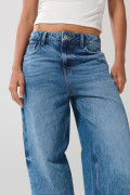 Jean balloon azul con tiro alto y bota ancha