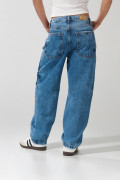 Jean balloon azul con tiro alto y bota ancha