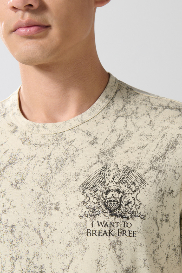 Camiseta kaki tie dye manga corta con diseño de Queen