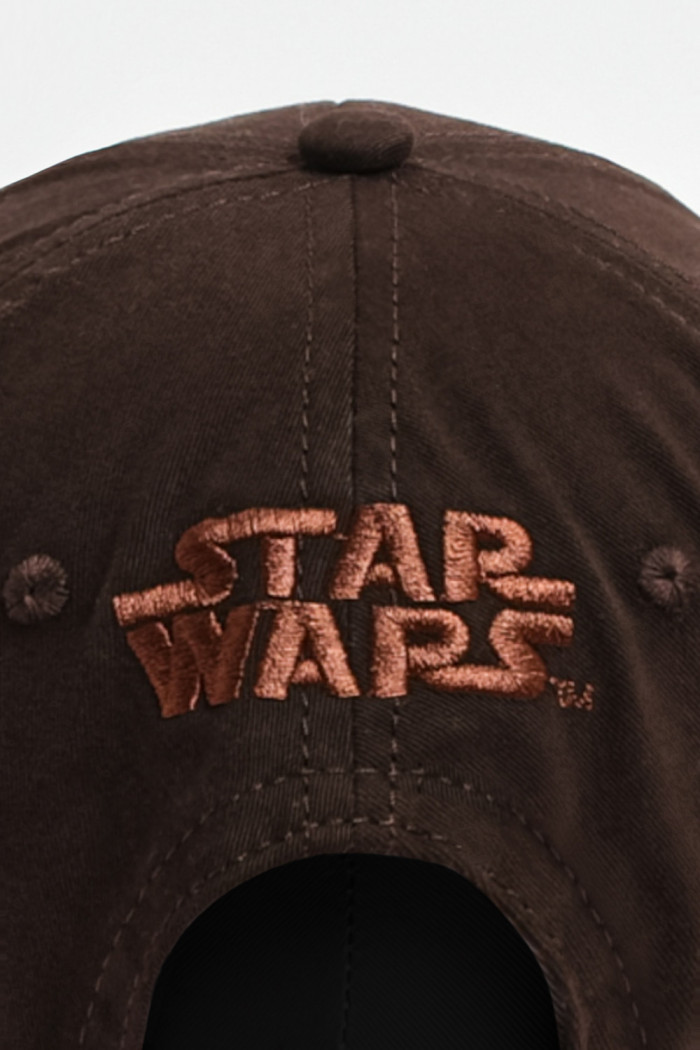 Cachucha café oscura beisbolera con arte de Star Wars