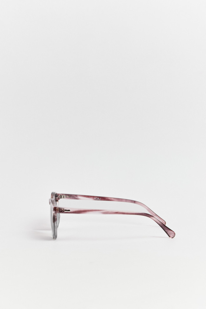 Gafas de sol, marco redondo el gris azulado con lente polarizado.
