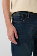 Jean azul oscuro straight leg tiro bajo con bota recta