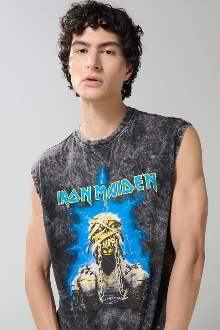Camiseta manga sisa gris intensa de Iron Maiden