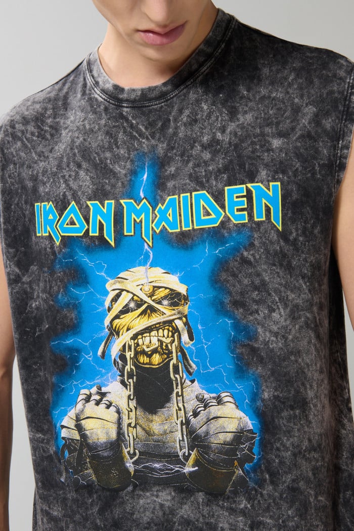 Camiseta manga sisa gris intensa de Iron Maiden