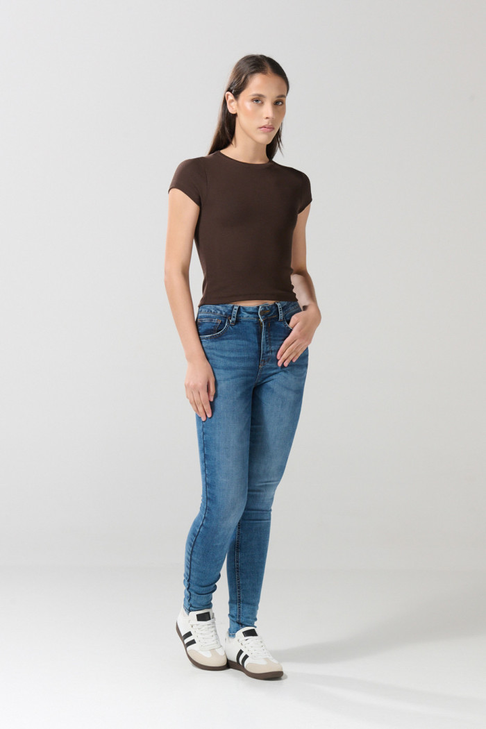 Jean push up tiro alto azul claro con realce y desgastes
